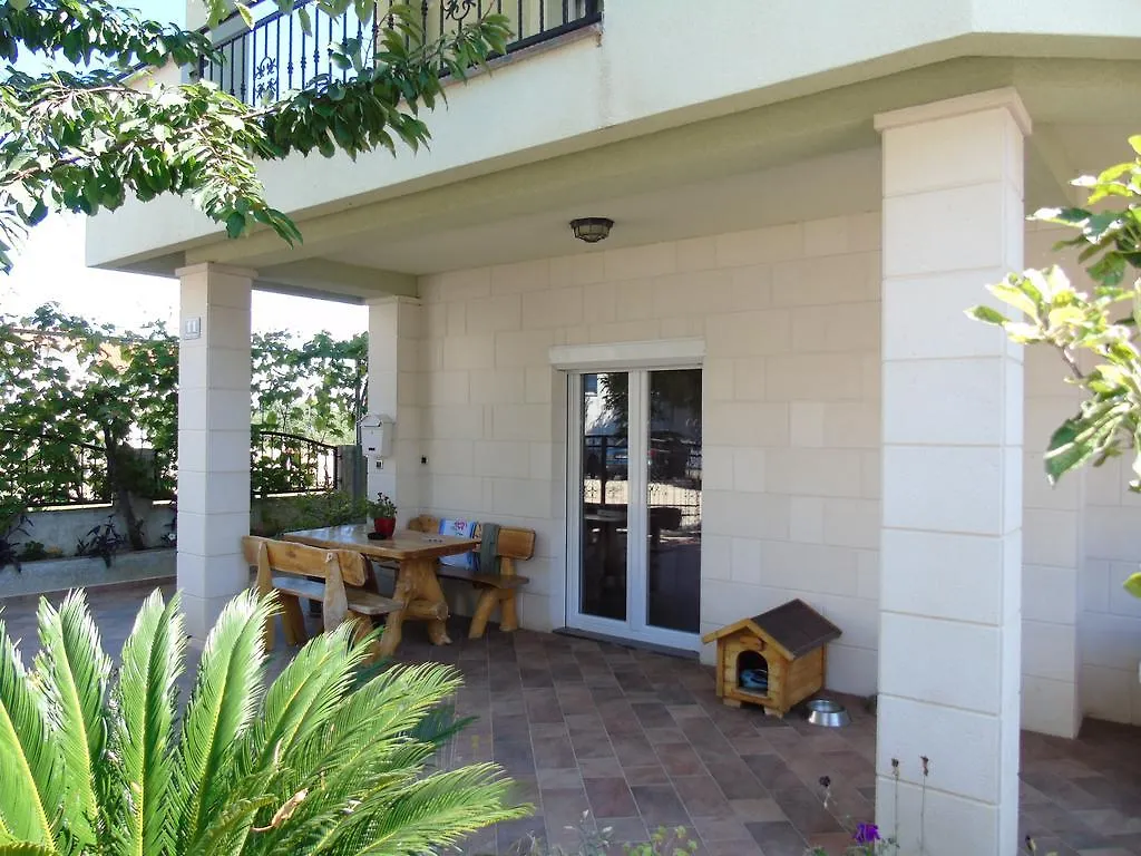 Denis Rooms And Apartments Bibinje Guest house