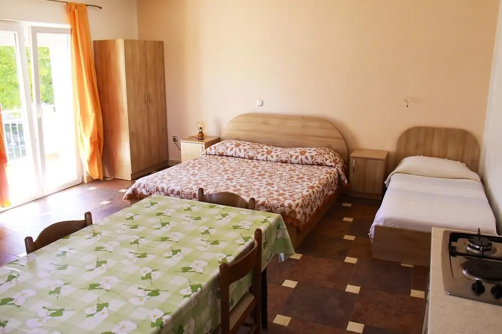 Guest house Denis Rooms And Apartments Bibinje