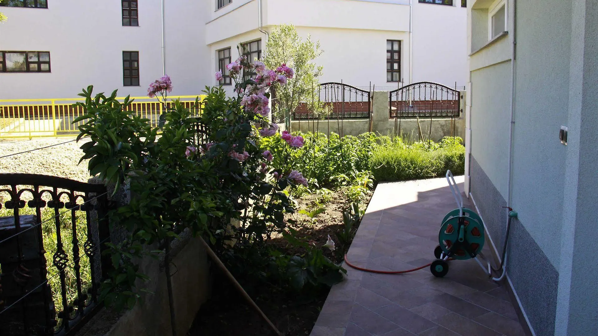 Denis Rooms And Apartments Bibinje Guest house